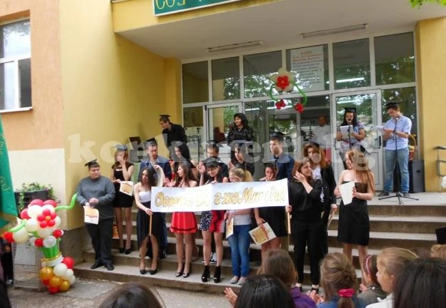 СОУ „Никола Войводов” изпрати втория си випуск абитуриенти