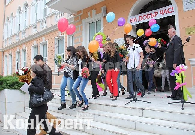 Тържествено СОУ „Христо Ботев“ изпрати випуск 2014