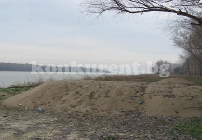 Дунав заля северния кей на пристанището на Лом