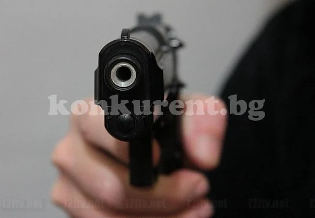 Мъж се гръмна пред мол
