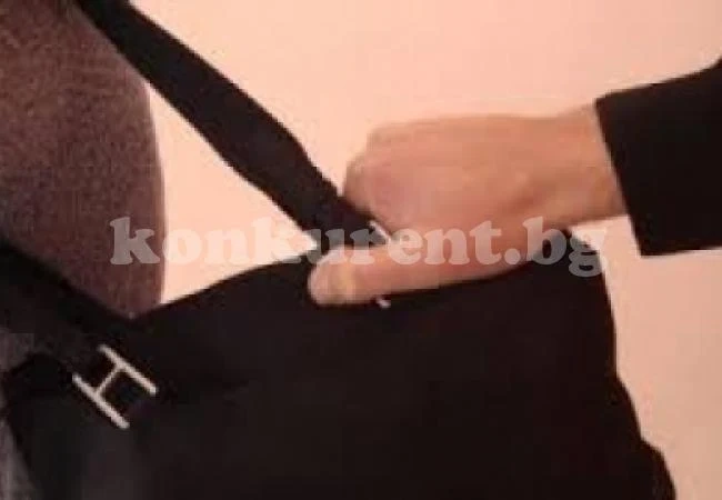 Хванаха крадец на дамско портмоне