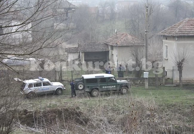 Иззеха боеприпаси и контрабанда от къща в Краводер