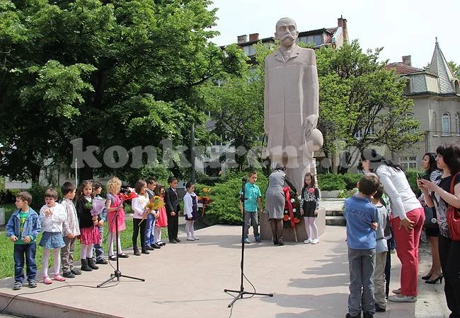 СОУ „Васил Кънчов“ изпрати първокласниците си
