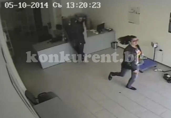 Полицията търси млада жена по снимки