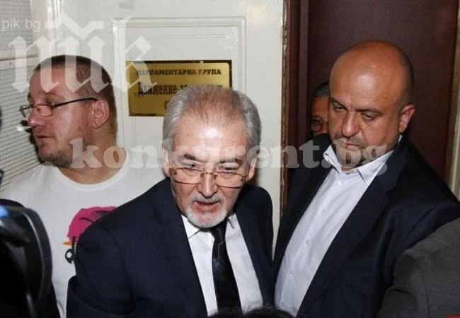 Местан поиска ГЕРБ и БСП да инициират диалог за съдбата на кабинета „Орешарски“ и за насрочване на предсрочни избори