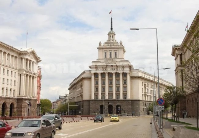 Парламентът тръгна от втория път