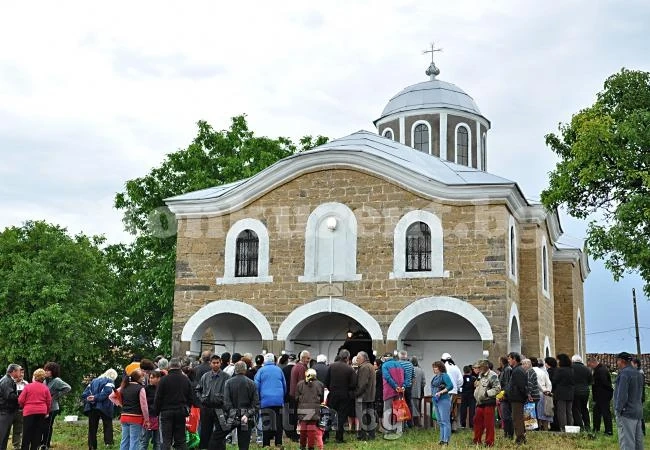 Отбелязаха храмовия празник на църквата в Баница