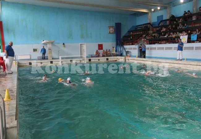 Наши ватерполисти мерят сили в София