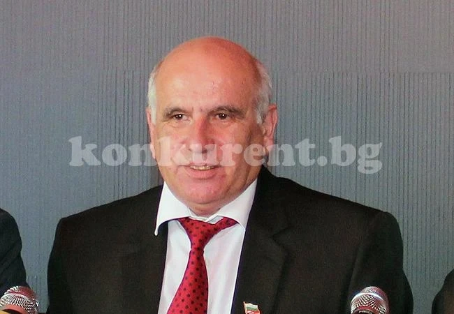 Пробваха да свалят Дамяновски от поста