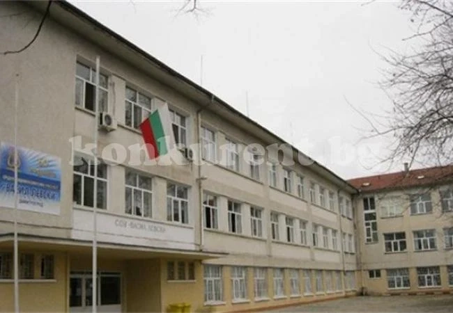 Седмокласник от Димитровград преби съученичка в час