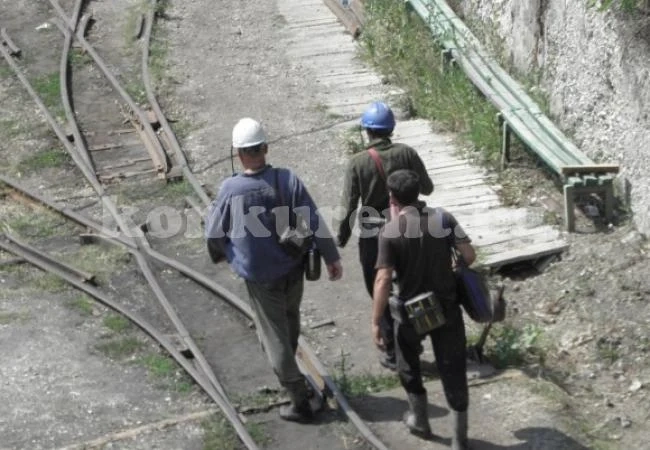 Инспектори влизат в мини и кариери