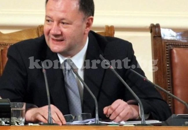 Парламентът започна работа, Миков бесен