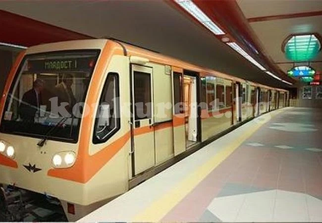 Метрото стига летище \