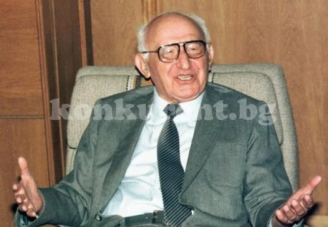 Бивш седесар сложи портрет на Тато в колата си