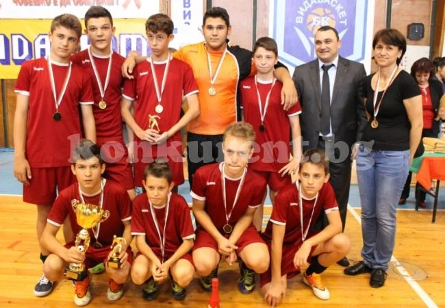 Школски тим заслужи трофей