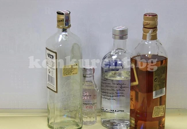 Двама непълнолетни откраднали алкохол и храна от склад