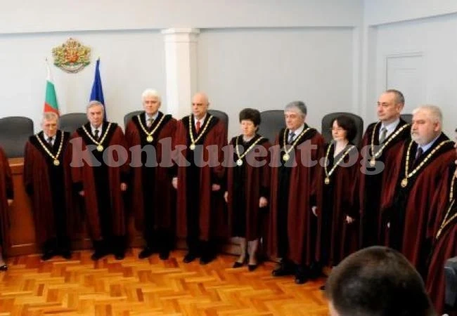 Задължителният вот раздели юристите