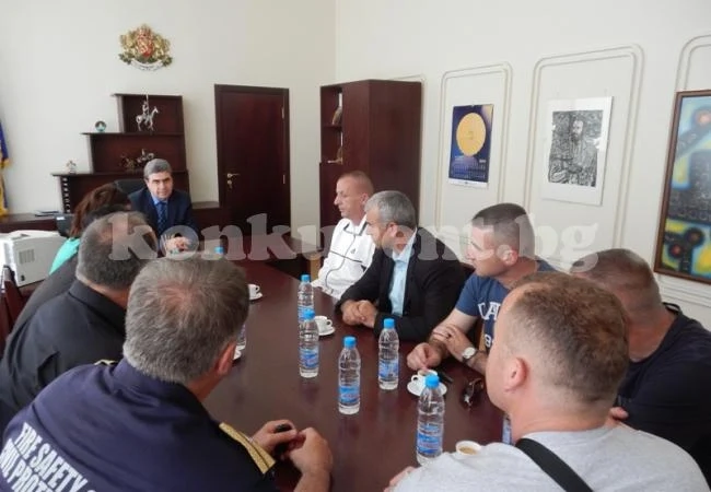 Губернаторът на Монтана прие делегация от Косово