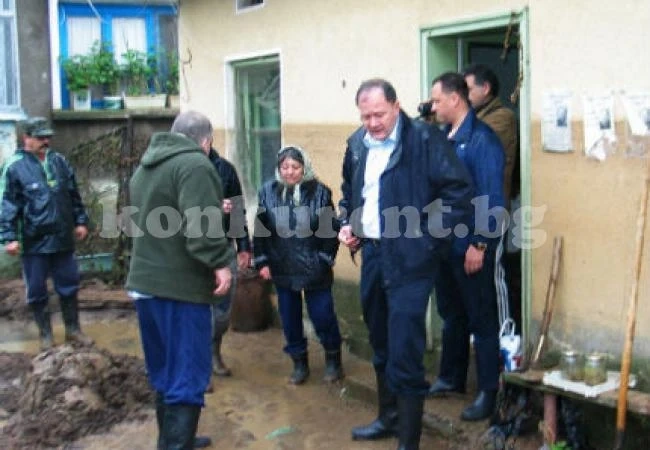 Дават еднократната помощ на пострадалите села от наводнението във видинско