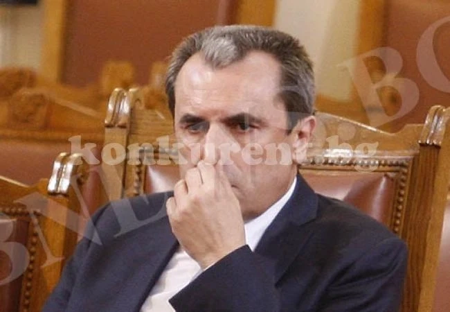 Орешарски дава оставката в петък, веднага след вота?