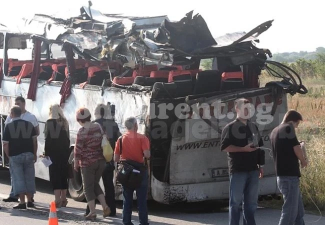 Заради болест отложиха делото за автобуса-ковчег