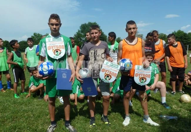 Наградиха призьори във футболен турнир