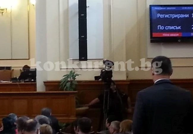 Фалстарт на заседанието на НС, пак няма кворум