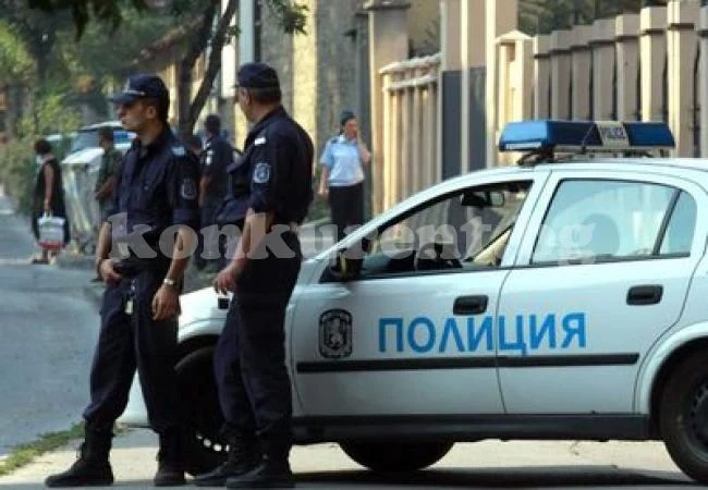 Спипаха мъж в женски дрехи, бил обявен за издирване