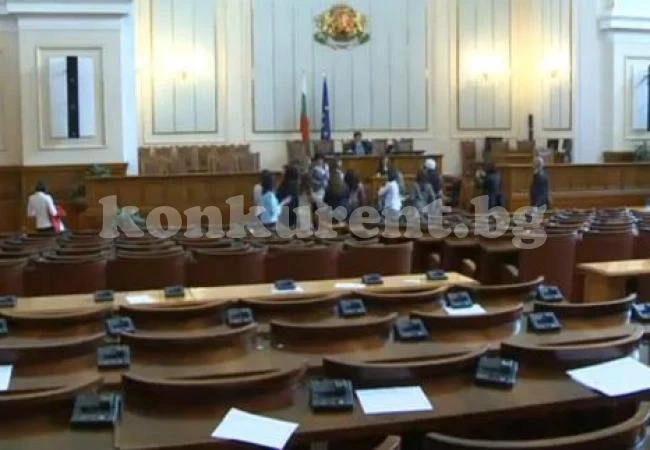 Липса на кворум провали работата на парламента