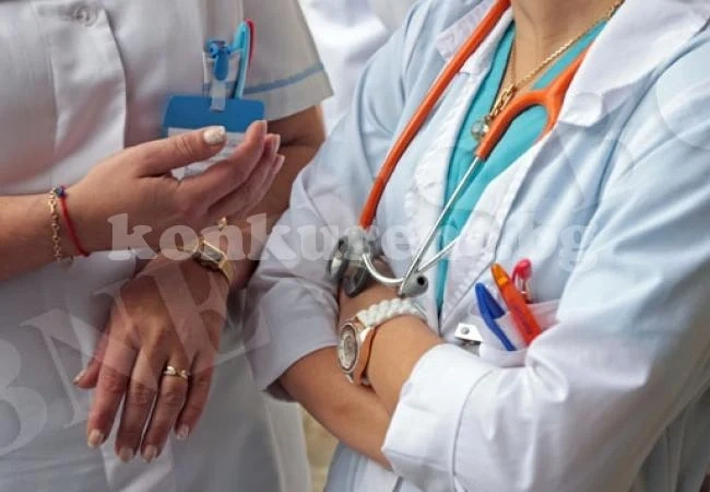 Жена би медицинска сестра насред болница