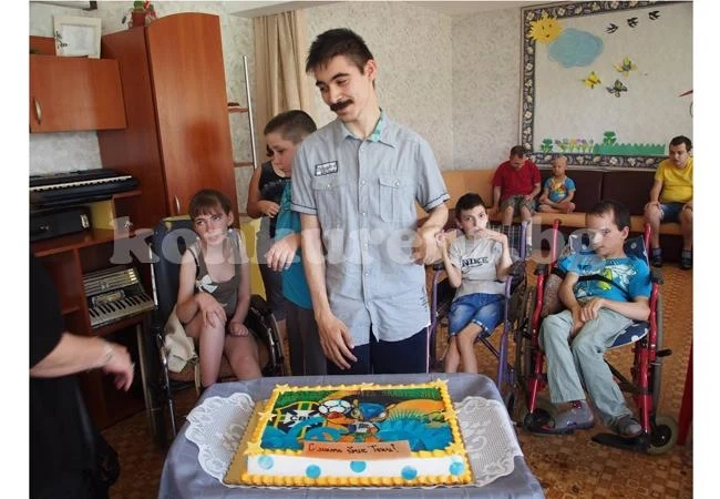 Тони Дуковски подари торта за Световното по футбол на „Зорница“