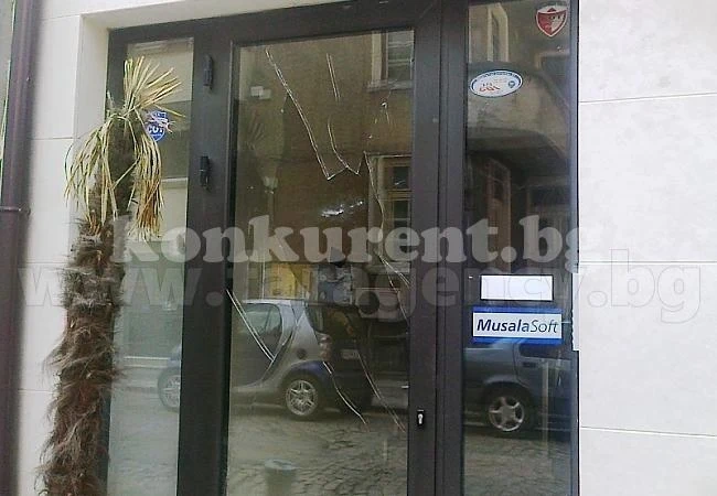 Млад бизнесмен разбил бар „Азаро“ за отмъщение