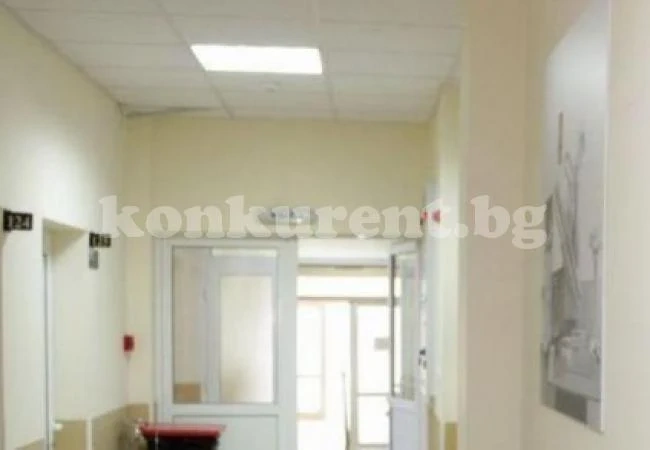 Дупничанин падна от покрива - реброто му се заби в белия дроб