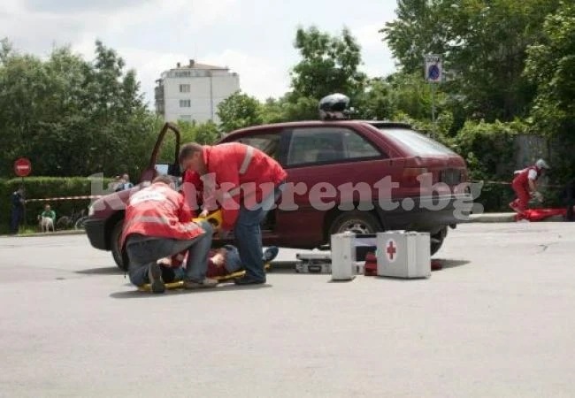 Първите таксиметрови шофьори, кандидати за парамедици, влизат в час днес