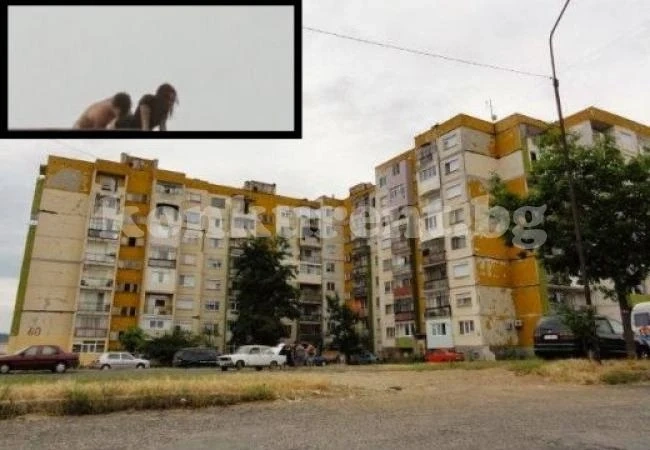 Щракнаха двойка да прави секс върху покрив в Кърджали (СНИМКА 18+)