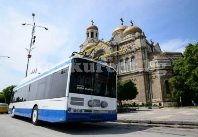 Варна остана без тролеи, пътници беснеят по спирките