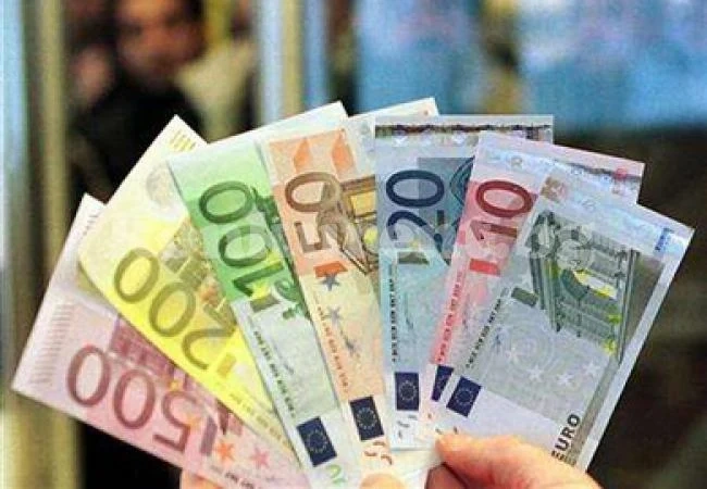 Опитаха да отмъкнат с измама 5 000 евро