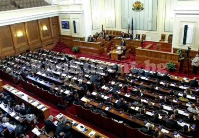 Извънредно заседание на парламента утре