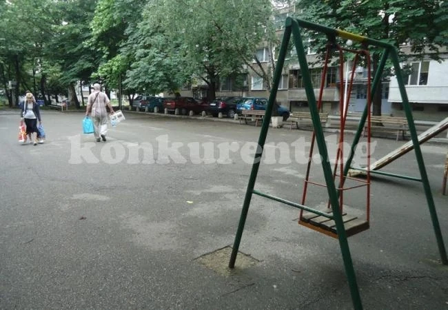 Обезопасиха детската площадка при РИОСВ във Враца