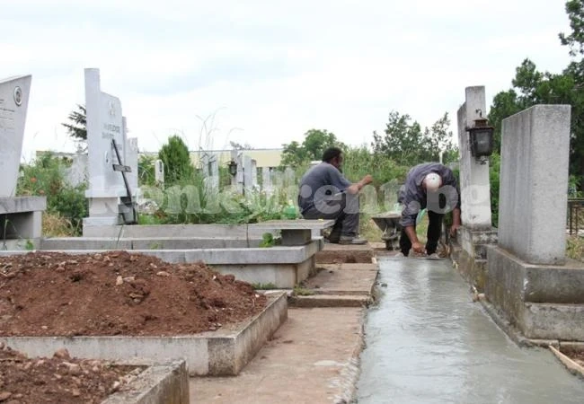 Лекар обновява гробищен парк