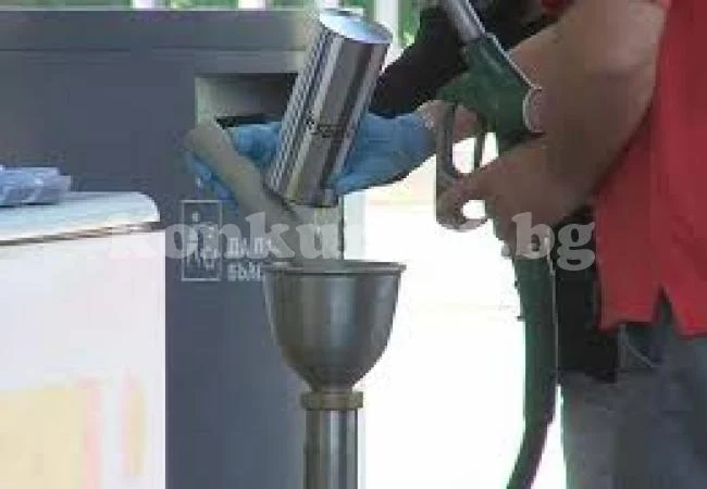 Внезапна проверка затваря бензиностанции във Враца