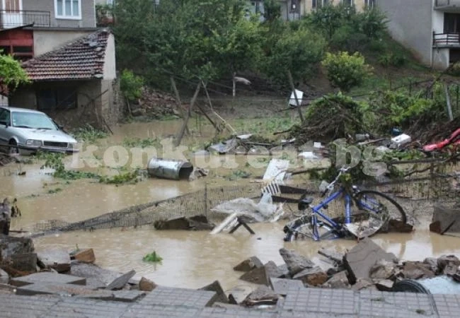 Водите на Белица отнесоха Прохода на републиката