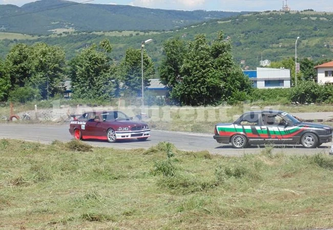 Уникално дрифт шоу на пистата във Враца (ВИДЕО)