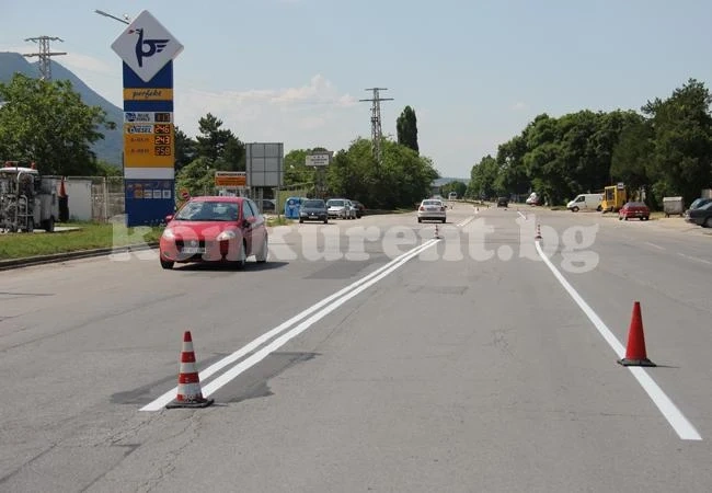 Подновяват пътната маркировка във Враца