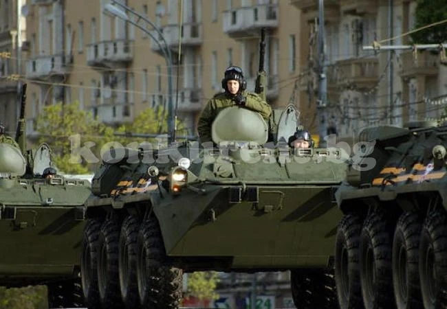 Въоръжени мъже с БТР-и кръстосват Благоевград