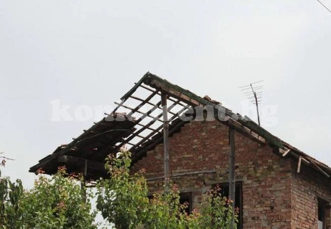 Назначиха комисия за оглед на нанесените щети от бурята в село Покрайна