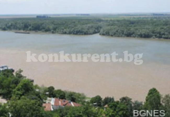 Водите на Дунав се оцветиха в кафяво