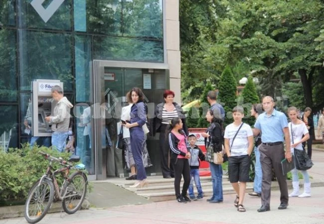 Проверихме: Има опашки пред Първа инвестиционна банка