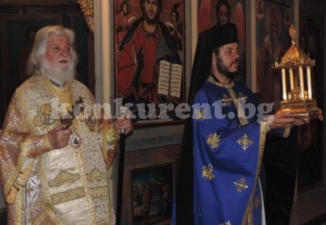 Митрополит Дометиан извърши обновление на храма в Кула
