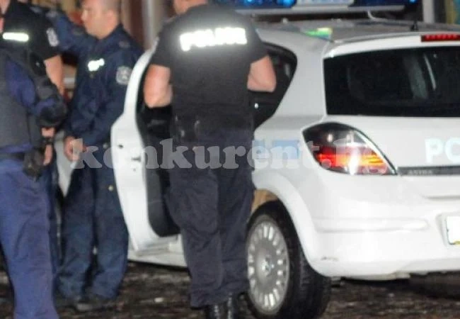 Насмукан с 3 промила скъса униформата на полицай и разби главите на двама съседи